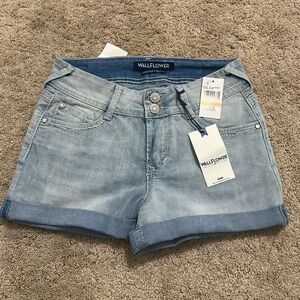 Wallflower Women's Light Wash Jean Shorts Lucious curvy fit size 7 NWT
